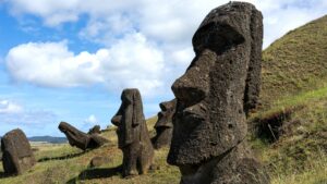 Newly Uncovered Clues Reveal Mysterious Family Feud Behind Easter Island’s Iconic Stone Heads