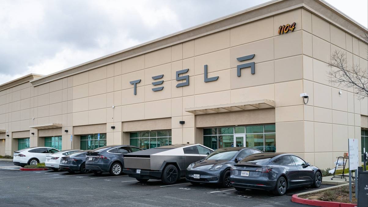 Tesla Owner Stunned as $140,000 Investment Plummets to Unbelievable Value in Just Two Years