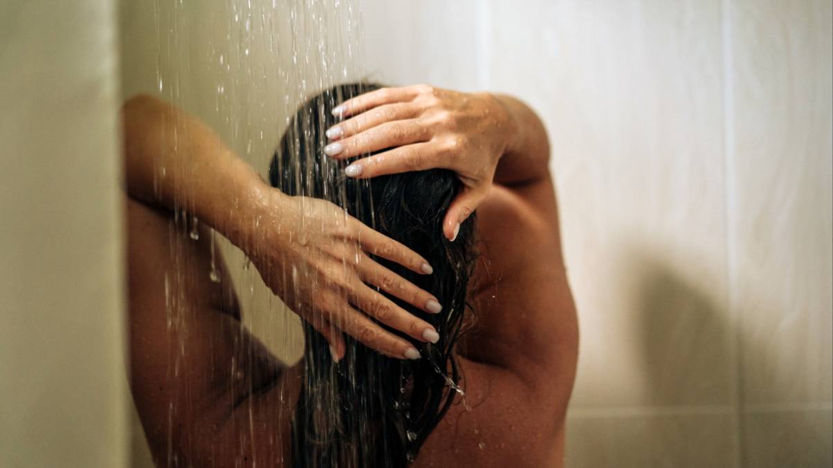 The Surprisingly Strange Reason Behind Men’s Shower Ritual That Leaves Women Baffled Revealed!