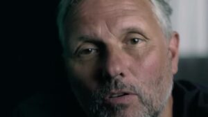 Twin Brother’s Amnesia Unveils Dark Childhood Secret That Shatters Everything He Knew
