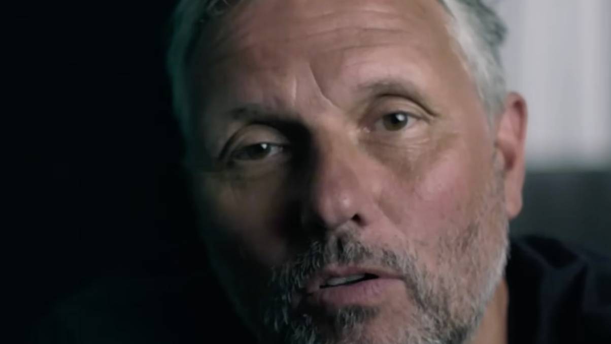Twin Brother’s Amnesia Unveils Dark Childhood Secret That Shatters Everything He Knew