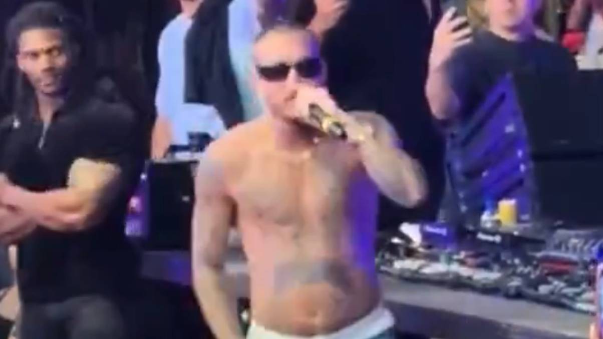 Unbelievable Night in Vegas: Impersonator Claims the Spotlight and a $10K Bar Bill as Real Justin Bieber Fans Look On in Shock