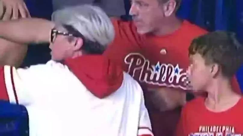Dad’s Unexpected Gesture with Baseball Sparks Viral Debate—What Really Happened Next Will Surprise You