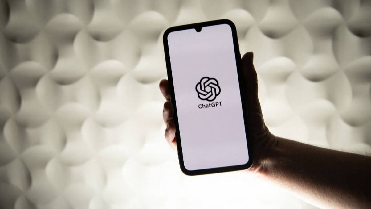 Global ChatGPT Outage Sparks Mystery: AI Bot Suddenly Falls Silent Without Warning
