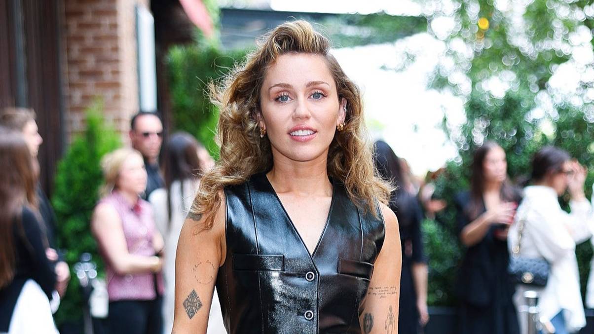 Miley Cyrus Reveals Shocking Reason Her Mom Wanted Her to Date "Wrong Guys"