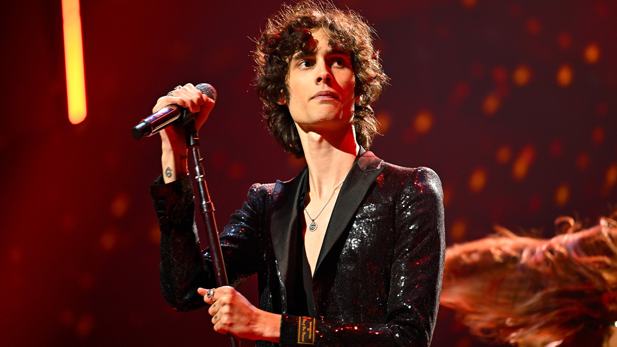 Mysterious Visionary: Unveiling the Enigmatic World of Sombr