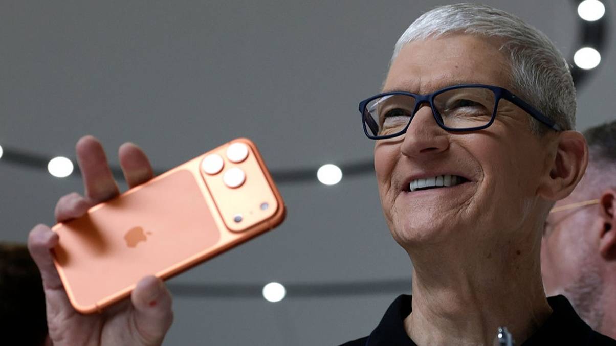 Samsung Drops Shocking Bombshell on iPhone 17—Apple Left Reeling!