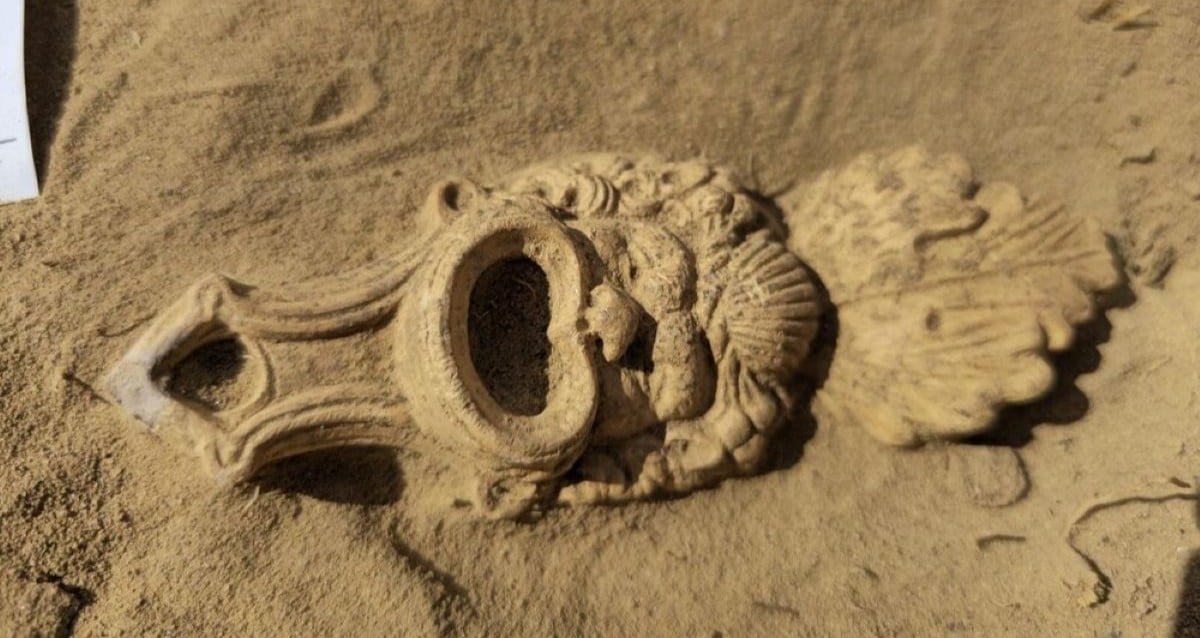 Unearthed in the Netherlands: A 1,900-Year-Old Roman Oil Lamp Mask Hiding Secrets of Ancient Theatrical Rituals