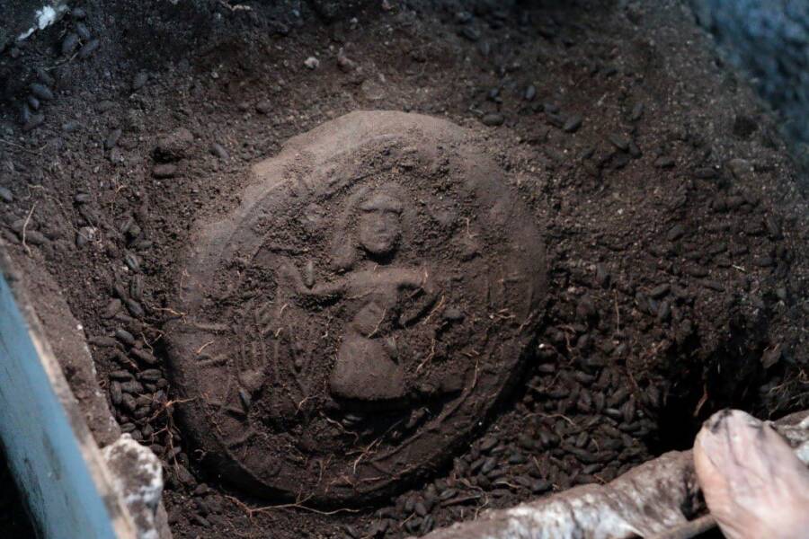 Ancient 1,300-Year-Old Bread Imprinted with Jesus’ Image Discovered in Turkey, Shaking Archaeological Beliefs!