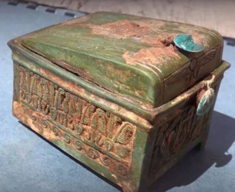 Ancient Stone Box Unearthed: A Hidden Clue to Pharaoh Thutmose II’s Long-Lost Tomb?