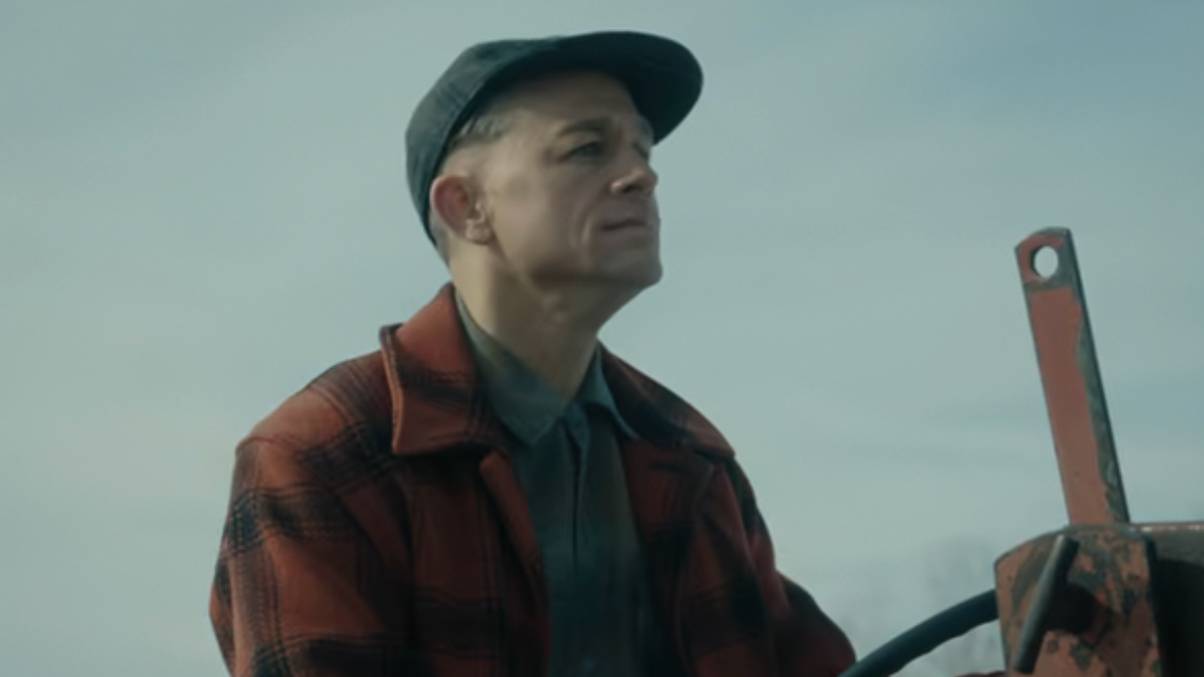 Charlie Hunnam’s Mysterious Ed Gein Accent: The Unusual Method Behind His Netflix Transformation