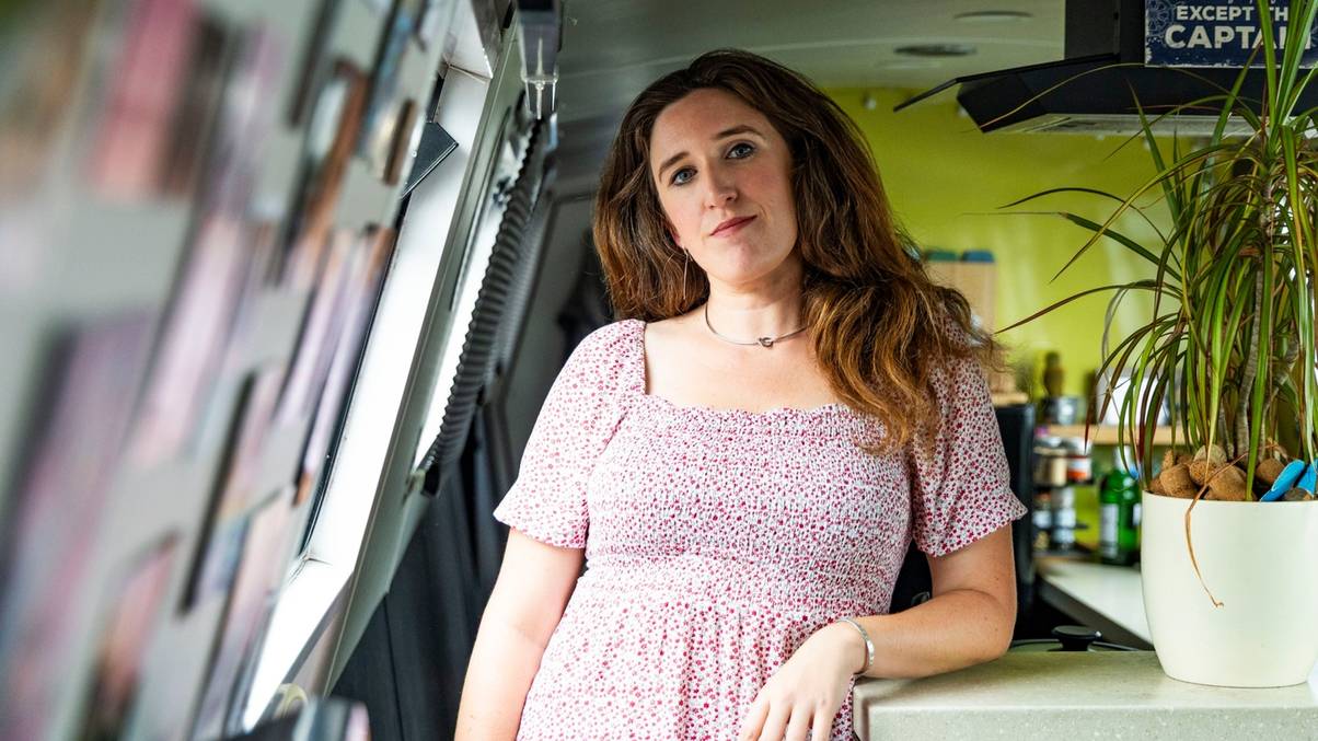 From Classroom to Cash: How One Ex-Teacher's Secret Life as a Sugar Baby Pays £3,000 a Month