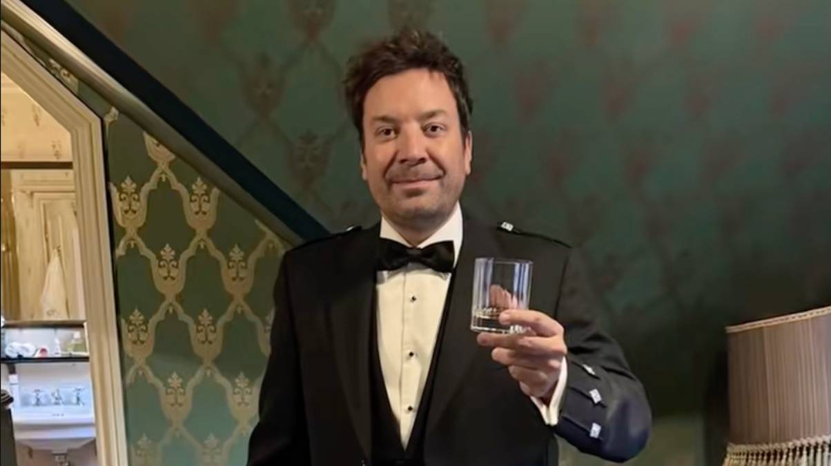 Jimmy Fallon’s Wild Encounter: Stopped by Royal Guard, Forced Into a Kilt, and a Night Fueled by Buckfast