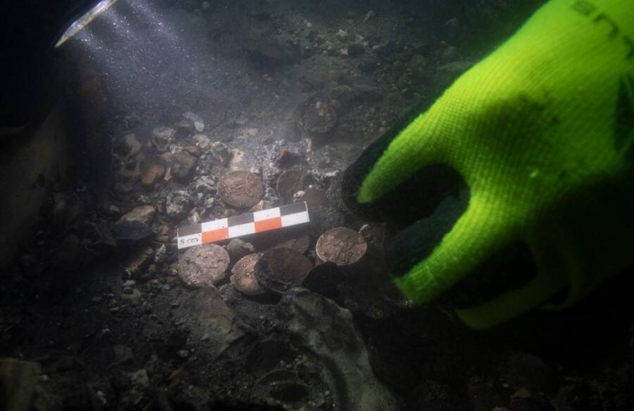 Mystery Beneath the Rhône: Divers Unearth 847 Ancient Roman Coins That Could Rewrite History