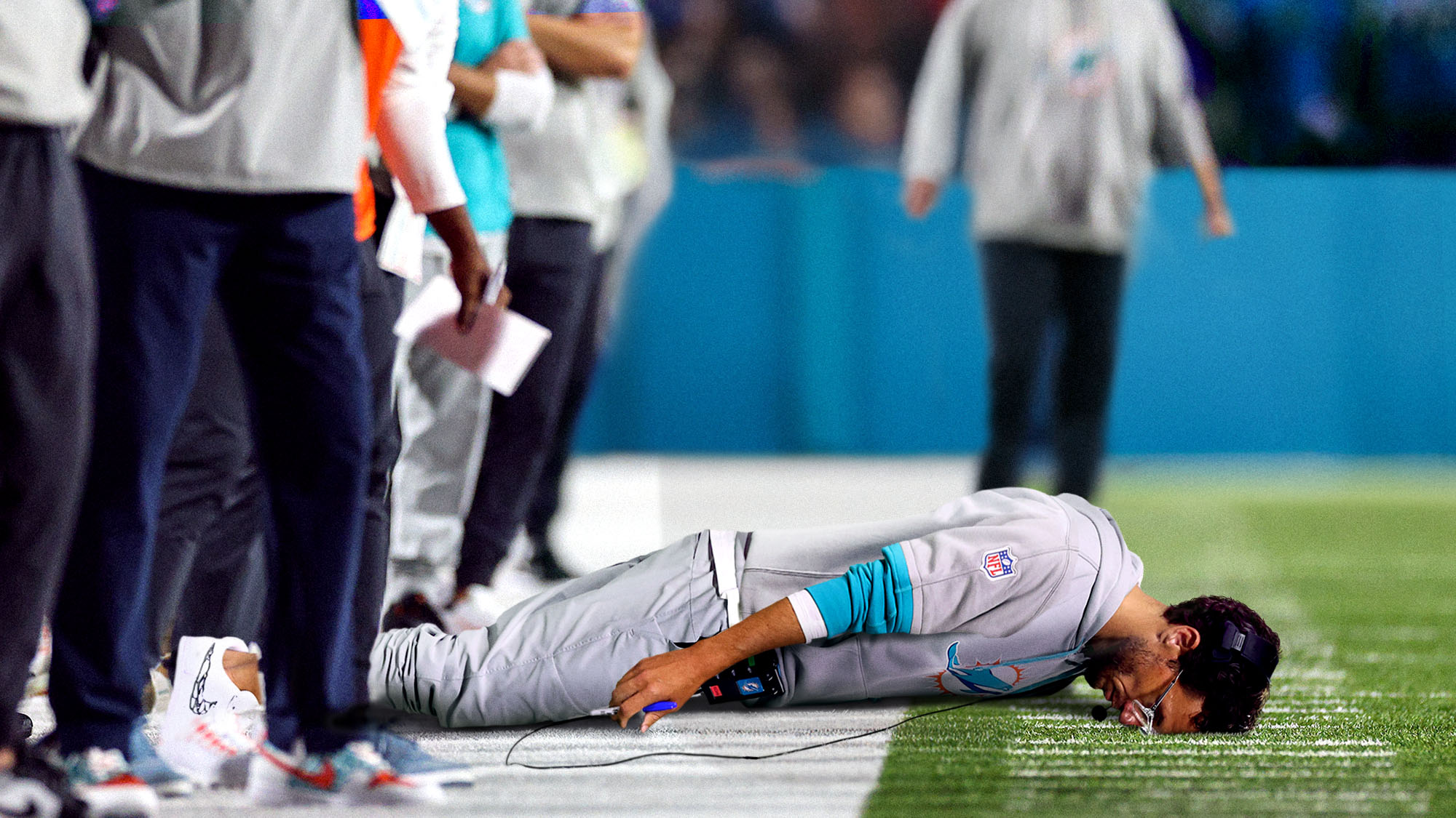 NFL Coach Stuns Crowd by Leading Team While Lying Facedown—What Happened on the Sideline?