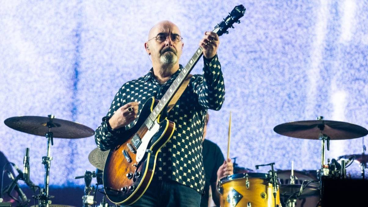 Oasis Guitarist Bonehead Stuns Fans With Shocking Cancer Diagnosis—What Happens Next?