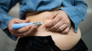 The Deadly Secret Behind Mixing Alcohol and Weight Loss Drugs Scientists Warn You Must Know