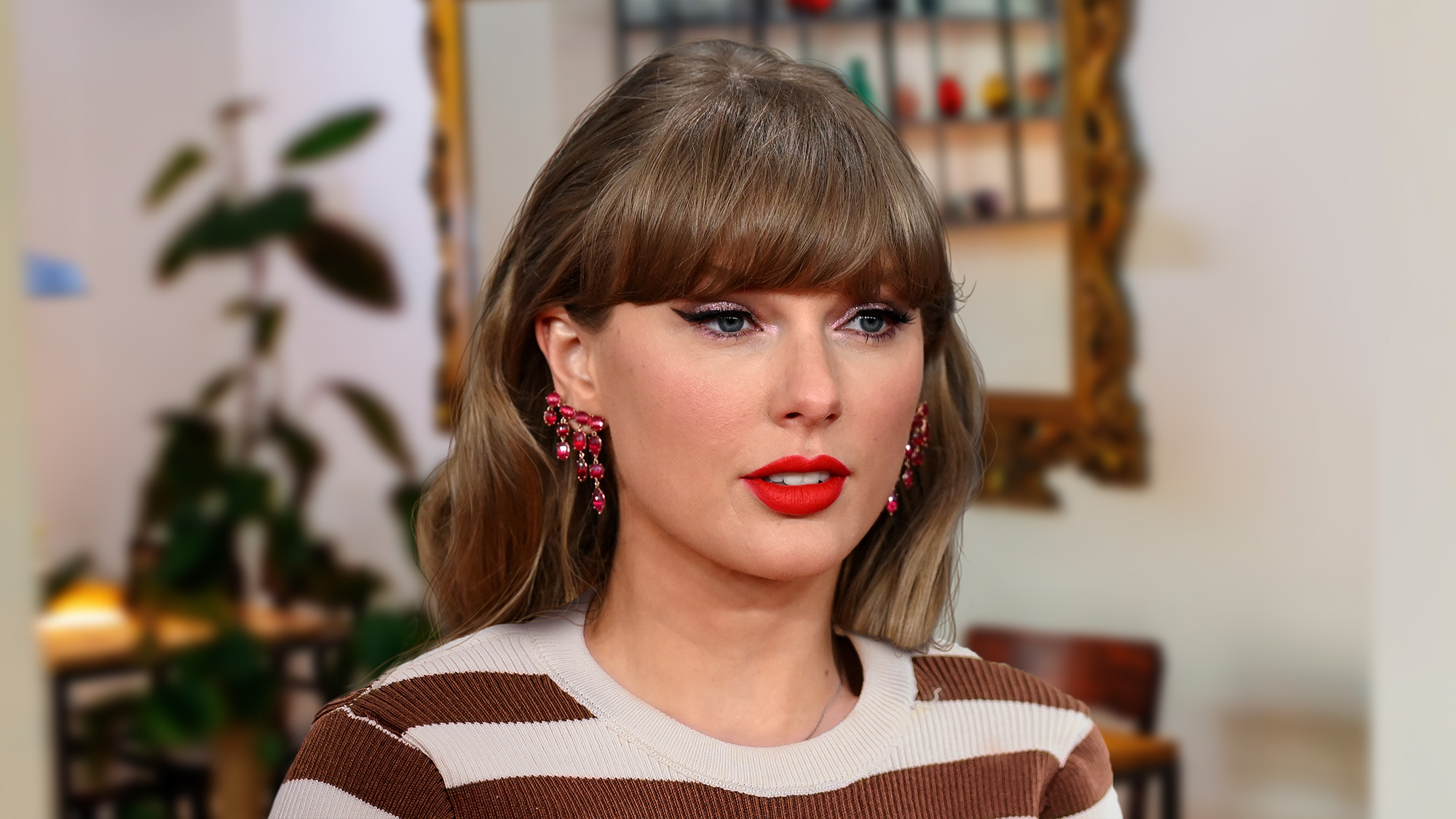 Taylor Swift’s Baffled Reaction to Travis Kelce’s Mysterious Buffalo Wild Wings Plan Sparks Questions