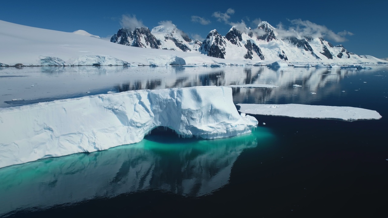 Uncover the Untold Mysteries of Icebergs: 14 Fascinating Facts That Will Amaze You