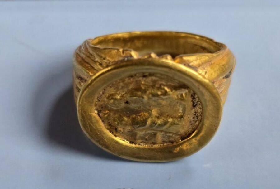 Ancient Love Revealed: Stunning 1,800-Year-Old Gold Roman Wedding Ring Unearthed in Bulgaria