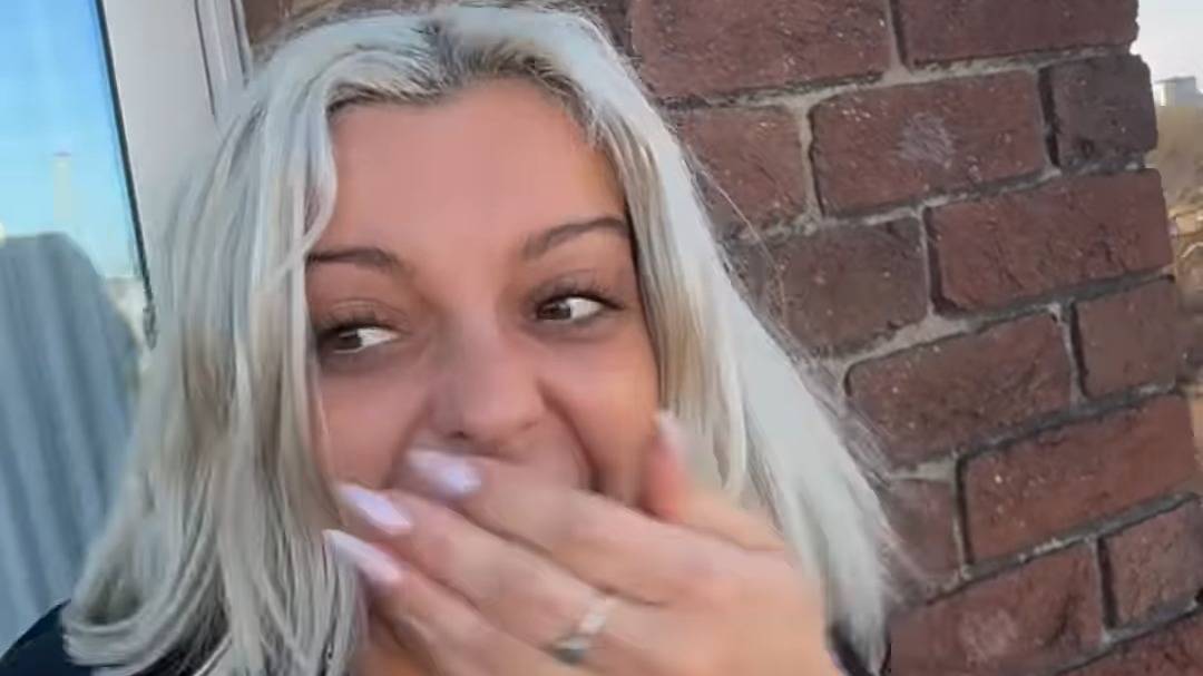 American Musician's Balcony Salute Sparks Unexpected Fury in London—What Really Happened Next?