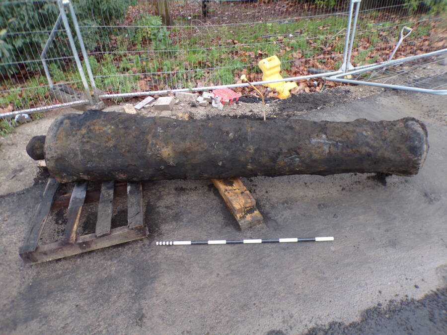Unearthed in England: A 400-Year-Old Cannon Hides Secrets Beneath Storm Drain Site