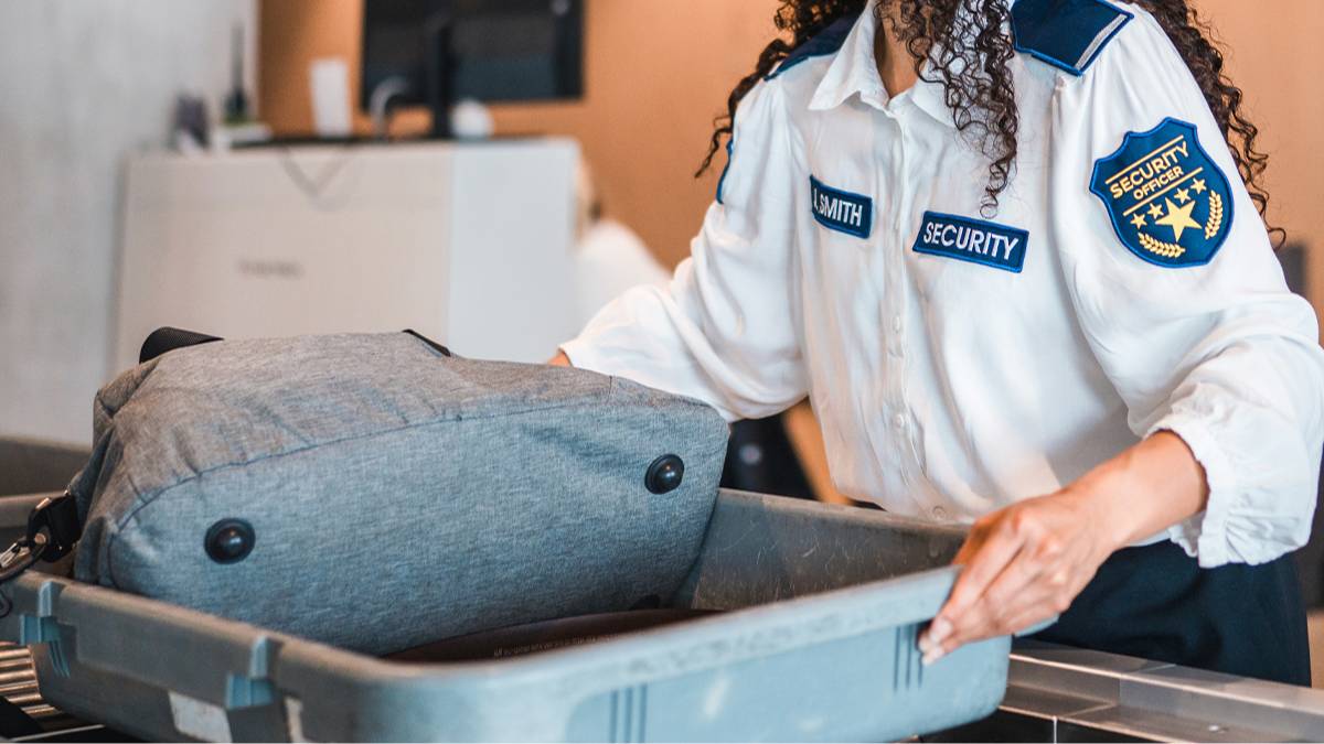 Traveler Reveals Shocking TSA Encounter Over Hidden Item in Carry-On – What They Found Will Surprise You!