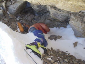 The Mysterious 'Green Boots' of Everest: Decades-Old Legend Finally Reveals a Shocking Identity.