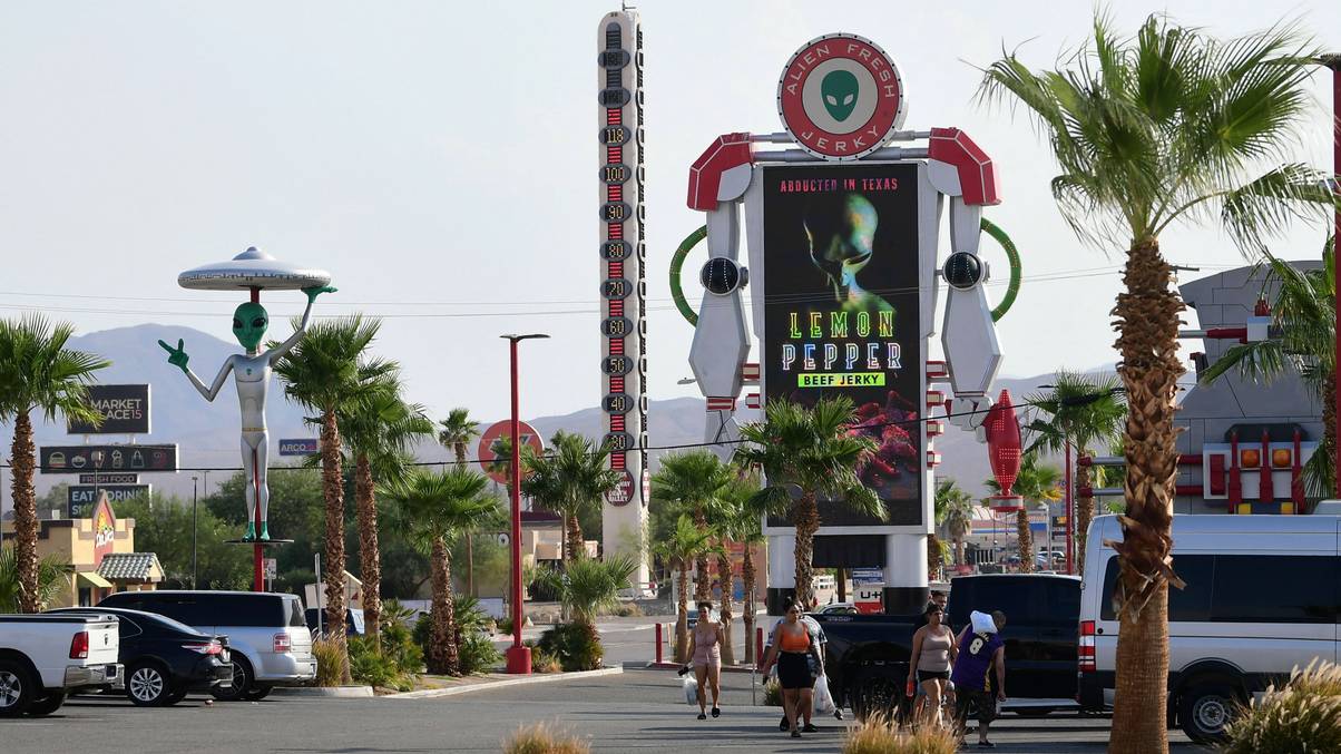 You Won't Believe How Much the World's Tallest Thermometer Is Going for—And Why Someone Might Actually Buy It
