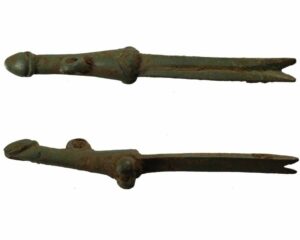 Ancient Roman Nail Cleaner with Mysterious Copper Phallus Handle Unearthed During England Highway Construction—What Secrets Does It Hold?