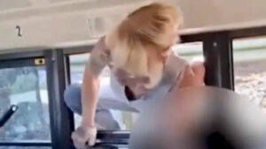 Chaos Erupts as Parents Break Into School Bus Amid Shocking Driver Standoff Over Children’s Release