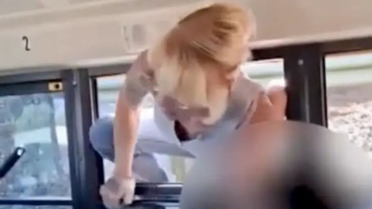 Chaos Erupts as Parents Break Into School Bus Amid Shocking Driver Standoff Over Children’s Release