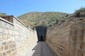 Mystery Unveiled: The Gigantic Ancient Tomb in Turkey That Could Rewrite the Legend of King Midas' Father