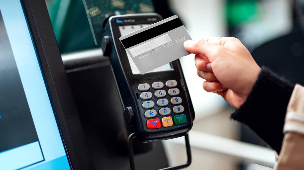 Self-Checkout Shock: Shopper Stares in Disbelief as Machine Inflates Charity Donation by Billions