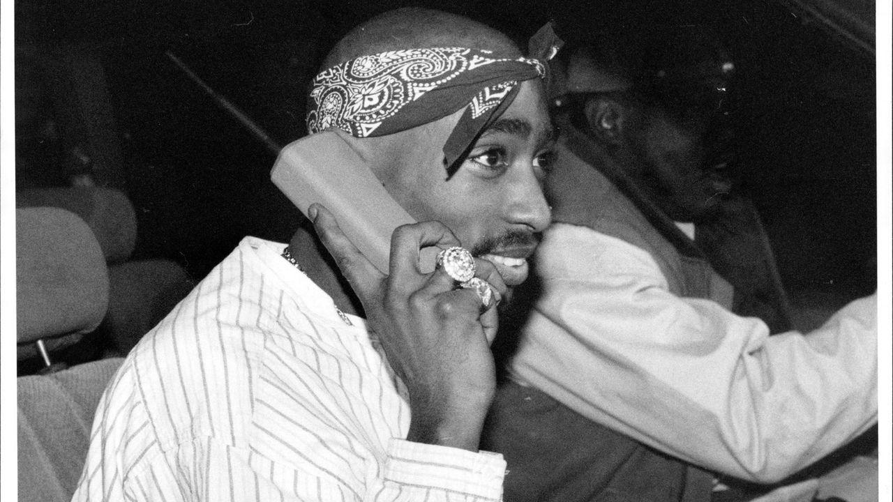 Tupac’s Final Moments Unveiled: Ambulance Threat and a Shocking Last Plea to Identify His Assassin