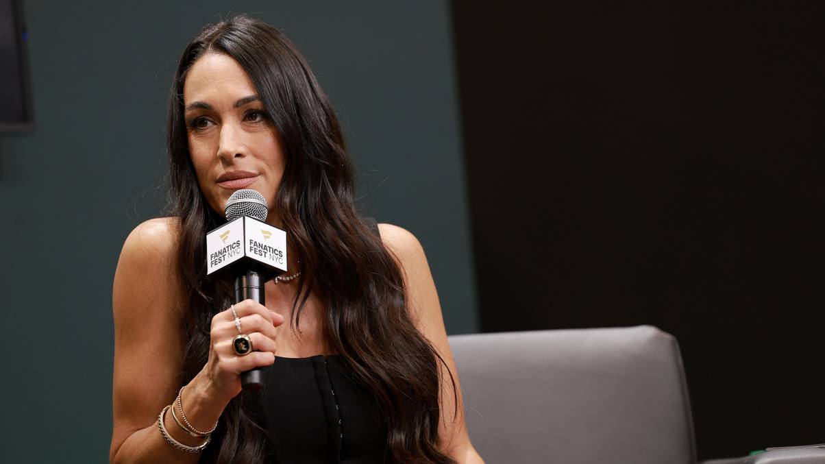 WWE’s Brie Bella Rushed to Hospital After Bizarre Medical Emergency Leaves Fans Stunned