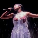 Olivia Rodrigo Stuns Fans as Her Dress Dramatically Transforms Onstage During Tour Kickoff