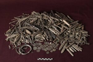 Uncovering the Past: How a Simple Garden Renovation Led to Denmark’s Most Astonishing Viking Silver Discovery Ever