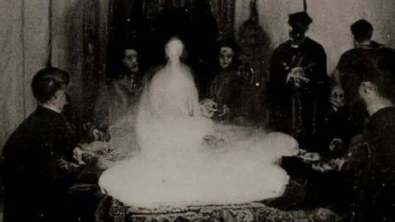 49 Chilling Photos So Eerie, You’d Swear They’re Straight Out of a Horror Movie