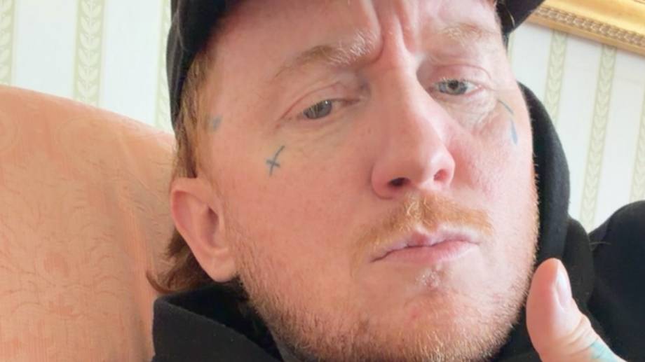 Fury Erupts Onstage: Frank Carter’s Shocking Retort After Mosh Pit Gatecrasher Sparks Chaos