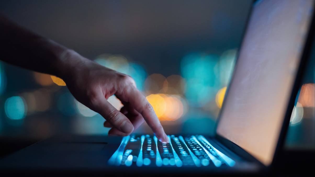 Global Internet in Turmoil: Shocking AI Warning Triggers Massive Website Blackout and Unleashes Untold Cyberattack Wave