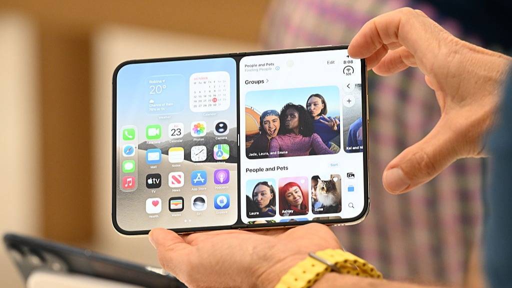 Inside Apple’s Folding iPhone: Shocking Discovery Behind Mysterious Screen Cracks Revealed