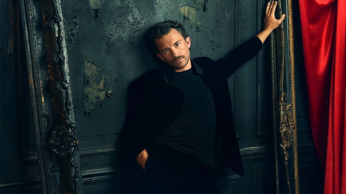 Jonathan Bailey Sinks His Teeth Into Audible’s Mysterious New Dracula—Unveiling Soon in Sydney