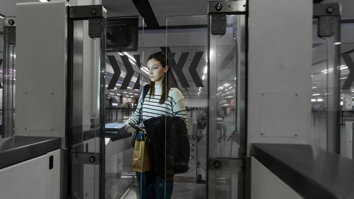Revolution at UK Airports: How 'Contactless Borders' Could Change Travel Forever Without a Passport Scan
